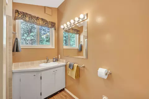 Bath - 52300 Barberry Cir, La Pine, OR 97739 photo 2 of 5
