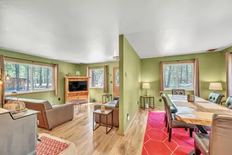 Dining - 52300 Barberry Cir, La Pine, OR 97739 photo 3 of 3