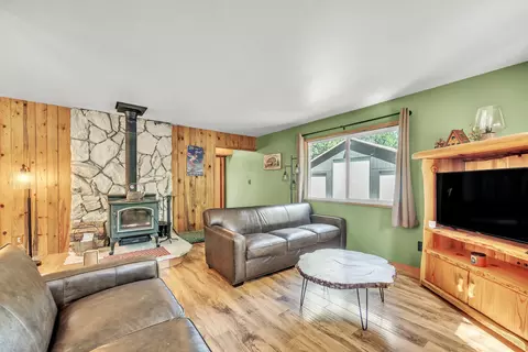 Living - 52300 Barberry Cir, La Pine, OR 97739 photo 1 of 5