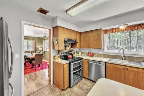 Kitchen - 52300 Barberry Cir, La Pine, OR 97739 photo 1 of 5