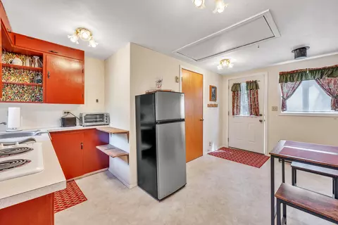 Kitchen - 52300 Barberry Cir, La Pine, OR 97739 photo 4 of 5
