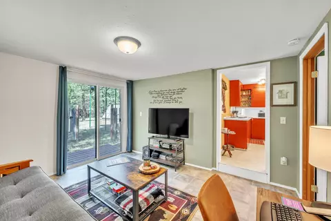 Living - 52300 Barberry Cir, La Pine, OR 97739 photo 4 of 5