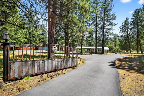 19467 Baker Rd, Bend, OR 97702