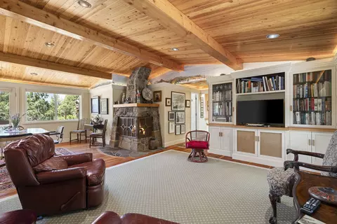 Living - 23080 Chisholm Trl, Bend, OR 97702 photo 1 of 1