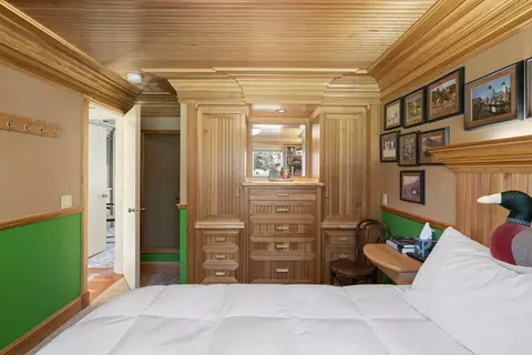 Bedroom - 23080 Chisholm Trl, Bend, OR 97702 photo 3 of 4