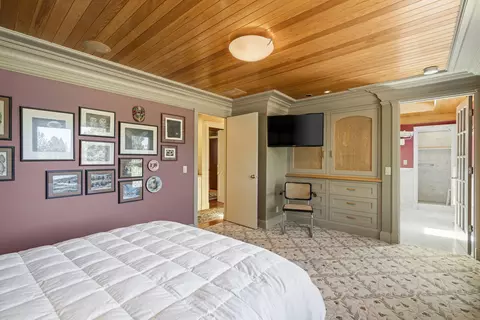 Bedroom - 23080 Chisholm Trl, Bend, OR 97702 photo 2 of 4