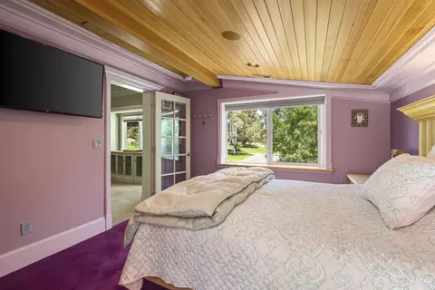 Bedroom - 23080 Chisholm Trl, Bend, OR 97702 photo 4 of 4