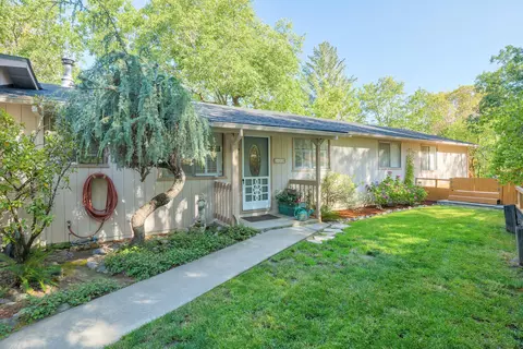150 Fawn Dr, Grants Pass, OR 97526