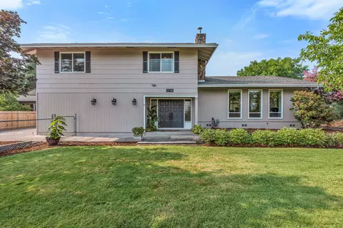 2736 Lone Pine Rd, Medford, OR 97504