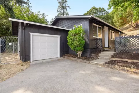 925 6th Ave, Gold Hill, OR 97525