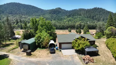 900 Placer Rd, Wolf Creek, OR 97497