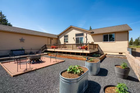 Exterior - 17596 Cascade Estates Dr, Bend, OR 97703 photo 8 of 8