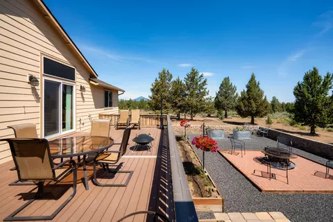 Exterior - 17596 Cascade Estates Dr, Bend, OR 97703 photo 7 of 8