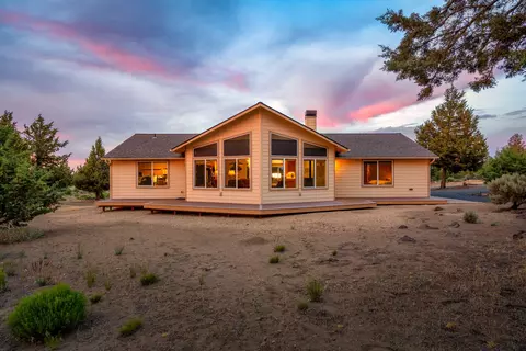 Exterior - 17596 Cascade Estates Dr, Bend, OR 97703 photo 2 of 8