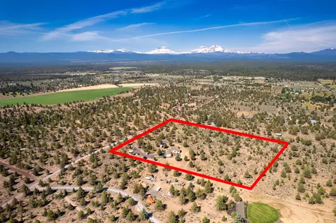 View/Area - 17596 Cascade Estates Dr, Bend, OR 97703 photo 3 of 3