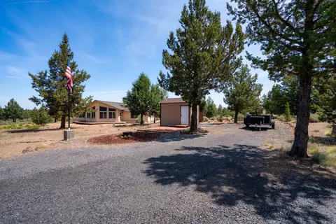 Exterior - 17596 Cascade Estates Dr, Bend, OR 97703 photo 3 of 8