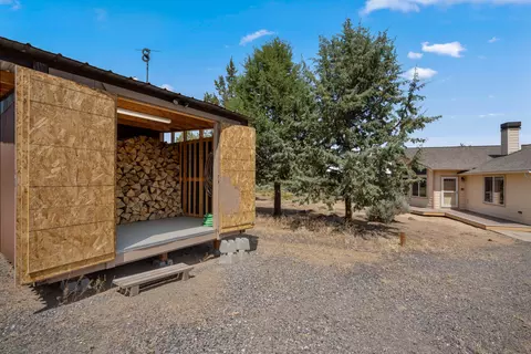 Exterior - 17596 Cascade Estates Dr, Bend, OR 97703 photo 6 of 8