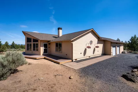 Exterior - 17596 Cascade Estates Dr, Bend, OR 97703 photo 5 of 8