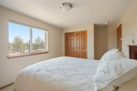 Bedroom - 17596 Cascade Estates Dr, Bend, OR 97703 photo 5 of 5