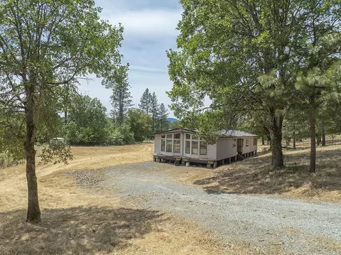 5478 Monument Dr, Grants Pass, OR 97526