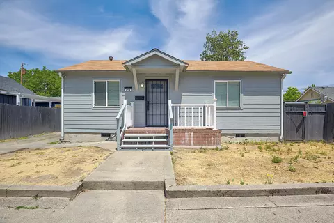 310 SW J St, Grants Pass, OR 97526