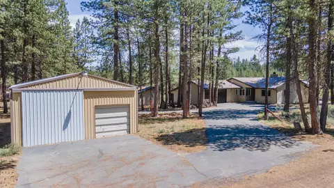 54400 Lynx Dr, Bend, OR 97707 photo 2