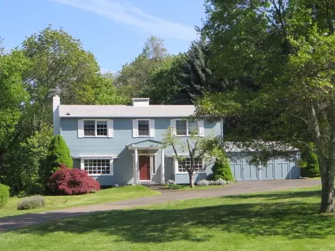 399 Mowetza Dr, Ashland, OR 97520