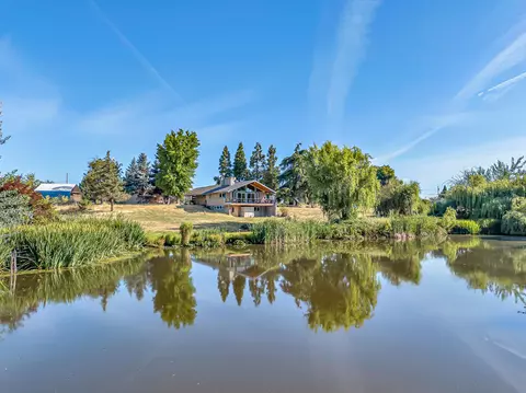2312 Gramercy Dr, White City, OR 97503