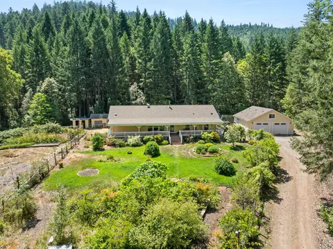 5641 Lake Shore Dr, Selma, OR 97538
