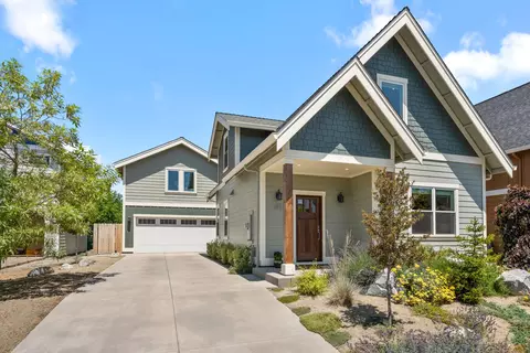 283 Rockfellow Pl, Talent, OR 97540
