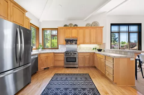 Kitchen - 61925 Broken Top Dr, Bend, OR 97702 photo 1 of 5