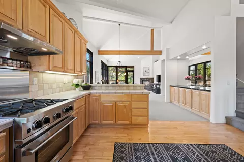 Kitchen - 61925 Broken Top Dr, Bend, OR 97702 photo 5 of 5