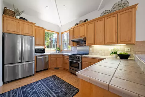 Kitchen - 61925 Broken Top Dr, Bend, OR 97702 photo 2 of 5