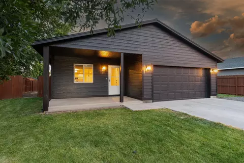 2536 SW Volcano Ave, Redmond, OR 97756