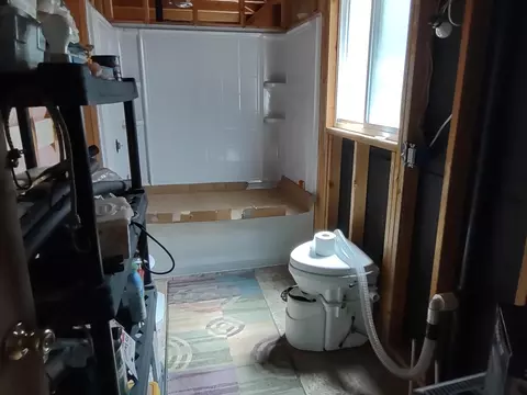 Bath - 15675 Friendly St, La Pine, OR 97739 photo 1 of 1