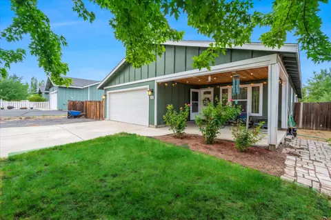 2555 SW Timber Ave, Redmond, OR 97756