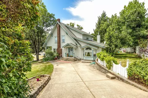 127 4th Ave, Gold Hill, OR 97525