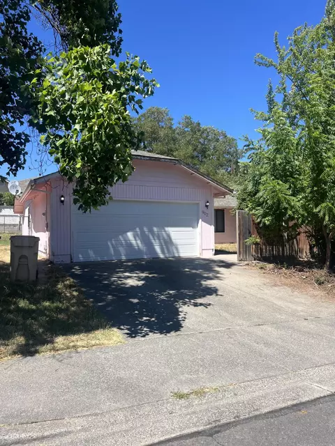 902 NW Carol Dr, Grants Pass, OR 97526
