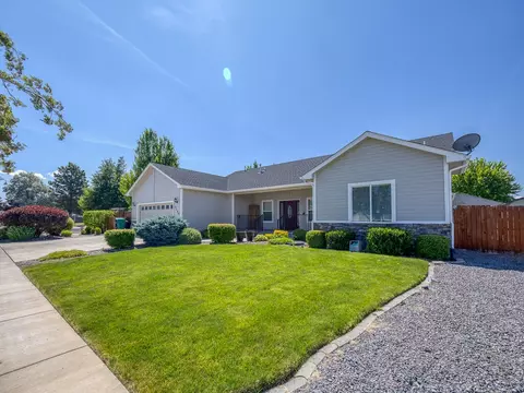 5190 Briana Dr, Klamath Falls, OR 97603