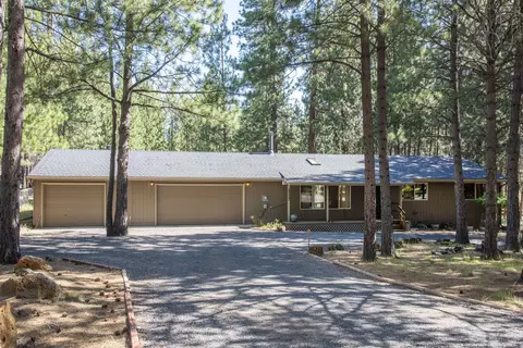 14570 Mountain View Loop, Sisters, OR 97759 photo 2