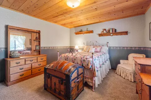 Bedroom - 18610 Taylor Rd, Merrill, OR 97633 photo 5 of 9