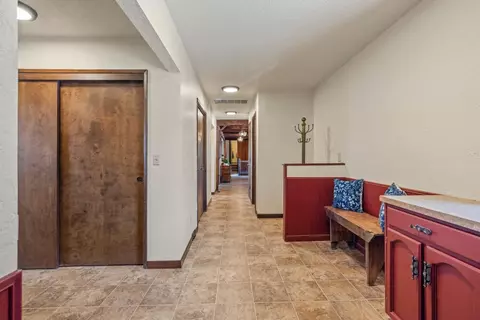 Entry Way - 18610 Taylor Rd, Merrill, OR 97633 photo 1 of 6
