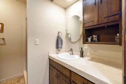 Bath - 18610 Taylor Rd, Merrill, OR 97633 photo 1 of 7