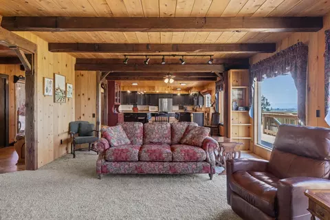 Living - 18610 Taylor Rd, Merrill, OR 97633 photo 4 of 8