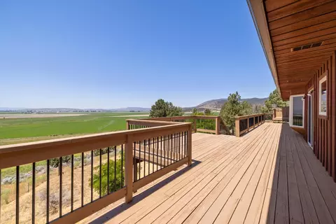 Exterior - 18610 Taylor Rd, Merrill, OR 97633 photo 5 of 19