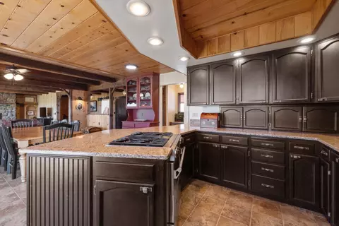 Kitchen - 18610 Taylor Rd, Merrill, OR 97633 photo 3 of 4