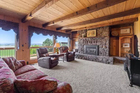 Living - 18610 Taylor Rd, Merrill, OR 97633 photo 1 of 8
