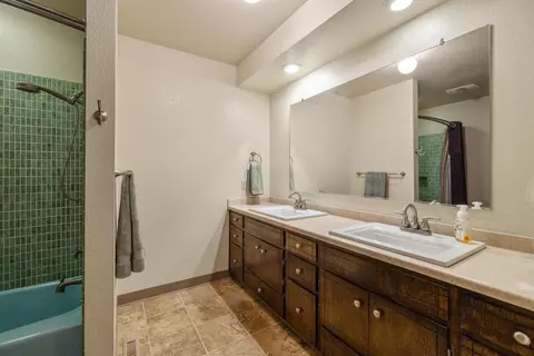 Bath - 18610 Taylor Rd, Merrill, OR 97633 photo 5 of 7