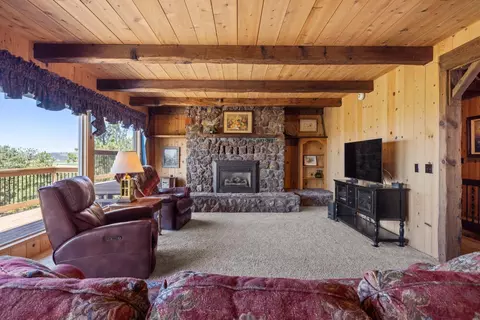 Living - 18610 Taylor Rd, Merrill, OR 97633 photo 2 of 8