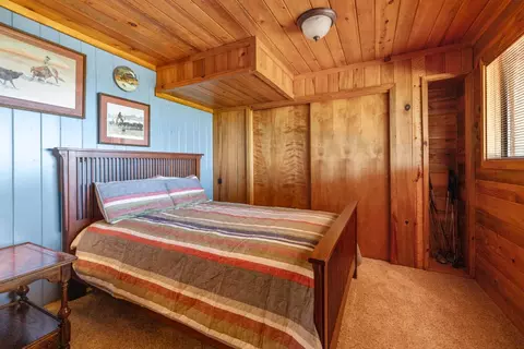 Bedroom - 18610 Taylor Rd, Merrill, OR 97633 photo 8 of 9